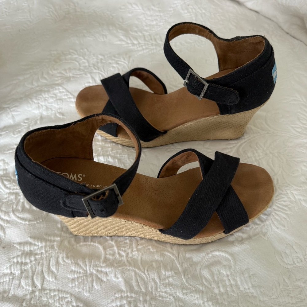 TOMS Black STRAPPY Wedge Platforms. Size 10